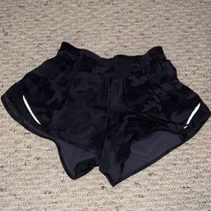 Camo Lululemon hotty hot shorts